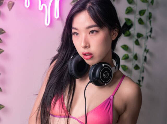 Nữ streamer Elle Lee